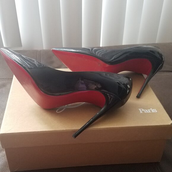 CHRISTIAN LOUBOUTIN Patent Leather Pumps - Picture 5 of 7